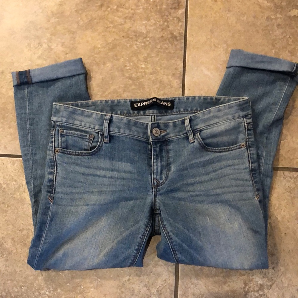 Women’s mid/light wash express jeans